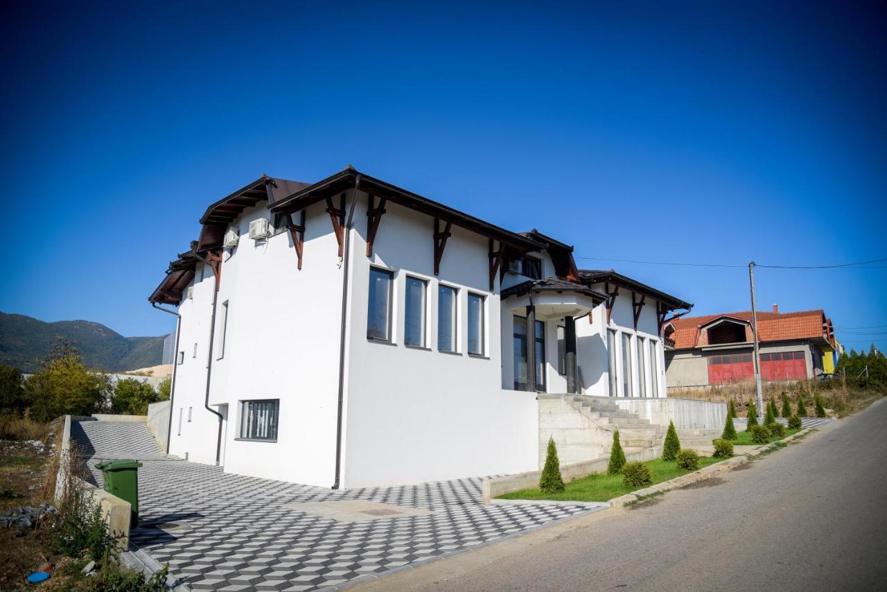 Prenociste Adria Aparthotel Vranje Exteriör bild