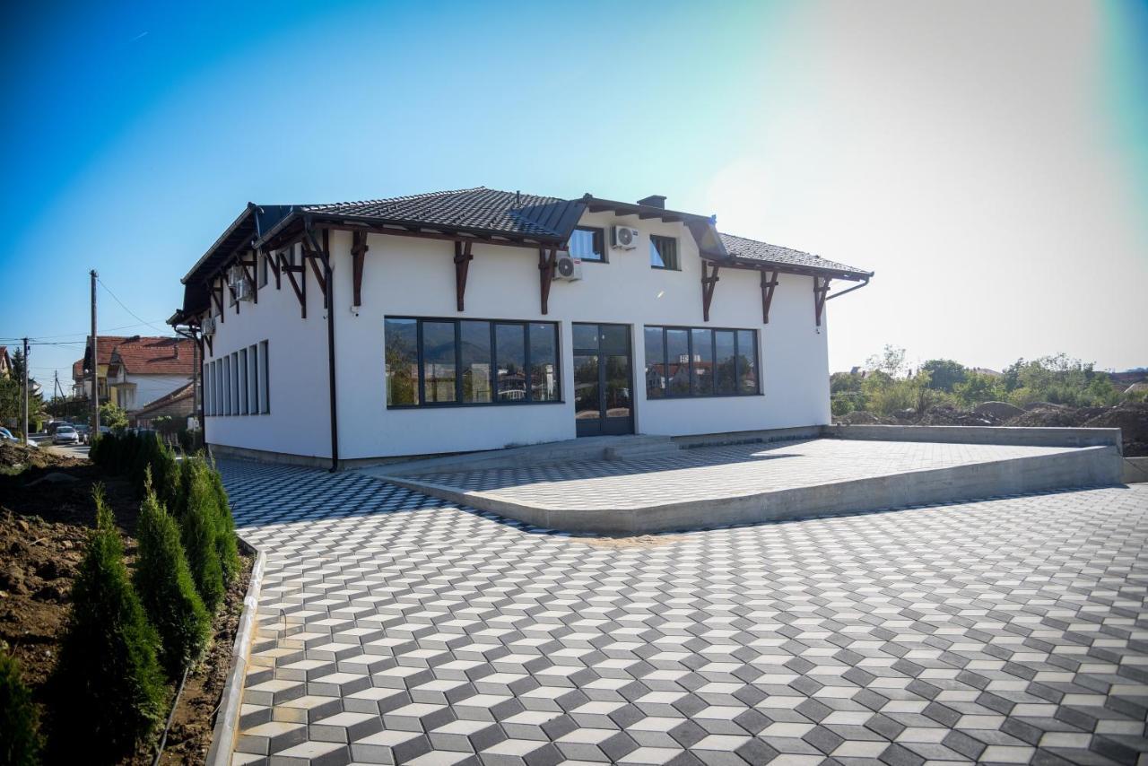 Prenociste Adria Aparthotel Vranje Exteriör bild