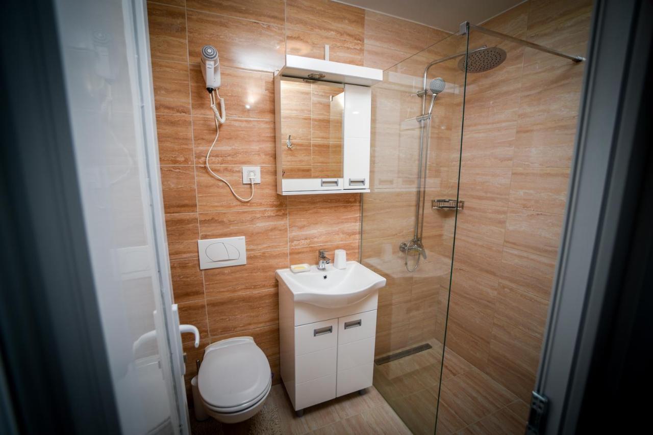 Prenociste Adria Aparthotel Vranje Exteriör bild