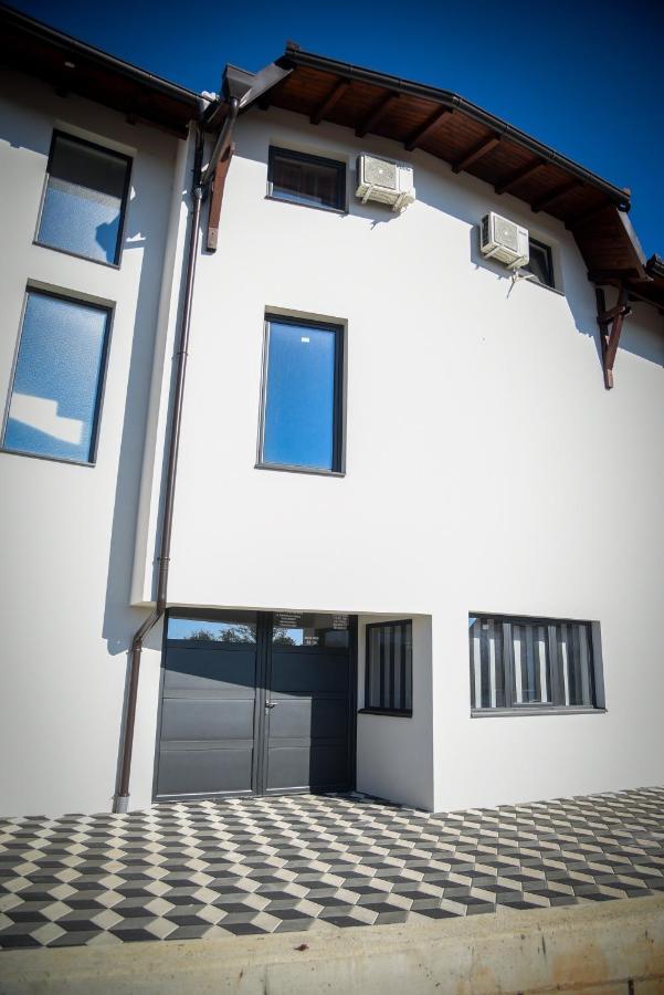 Prenociste Adria Aparthotel Vranje Exteriör bild