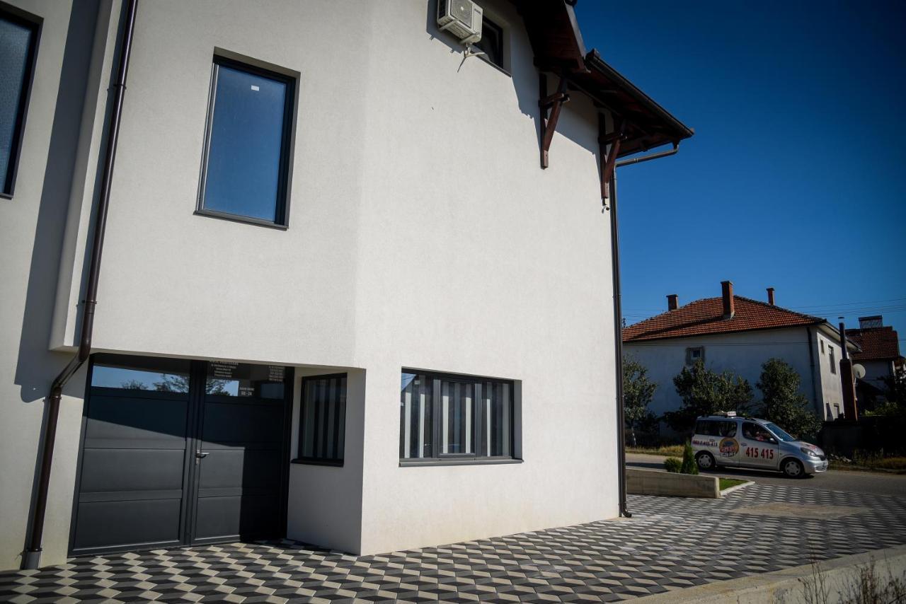 Prenociste Adria Aparthotel Vranje Exteriör bild