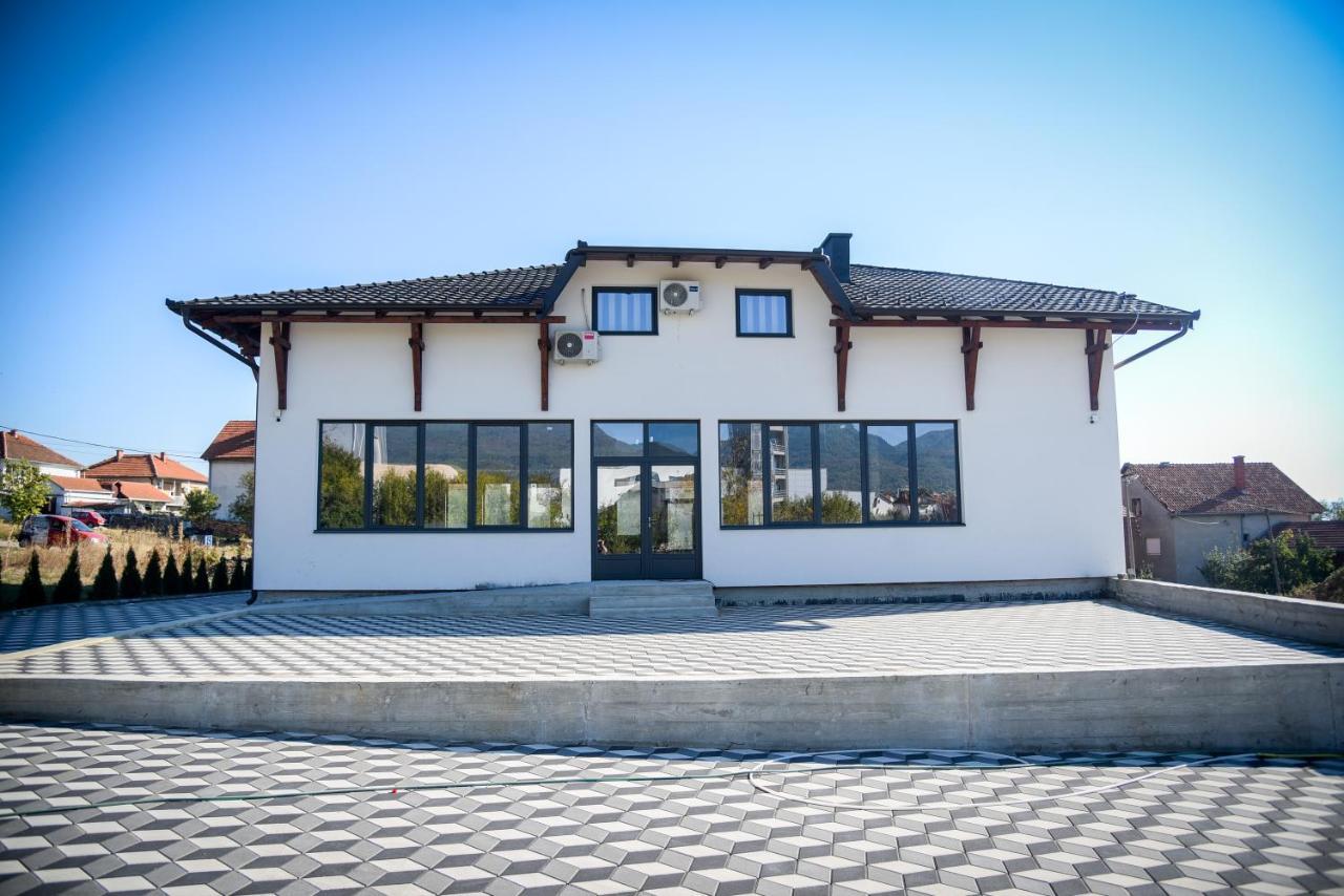 Prenociste Adria Aparthotel Vranje Exteriör bild