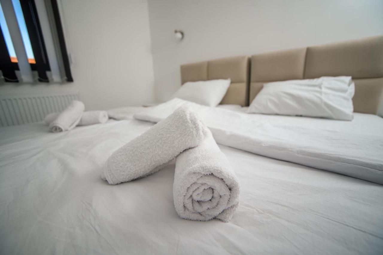 Prenociste Adria Aparthotel Vranje Exteriör bild