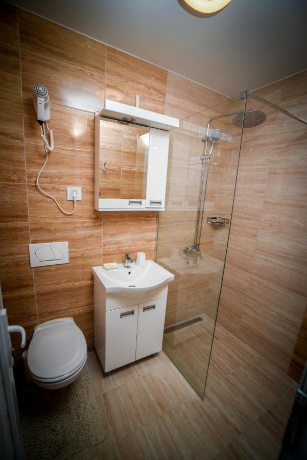 Prenociste Adria Aparthotel Vranje Exteriör bild