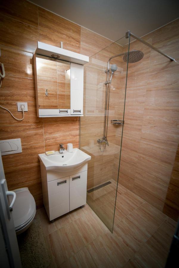 Prenociste Adria Aparthotel Vranje Exteriör bild