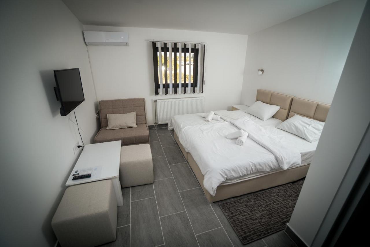 Prenociste Adria Aparthotel Vranje Exteriör bild