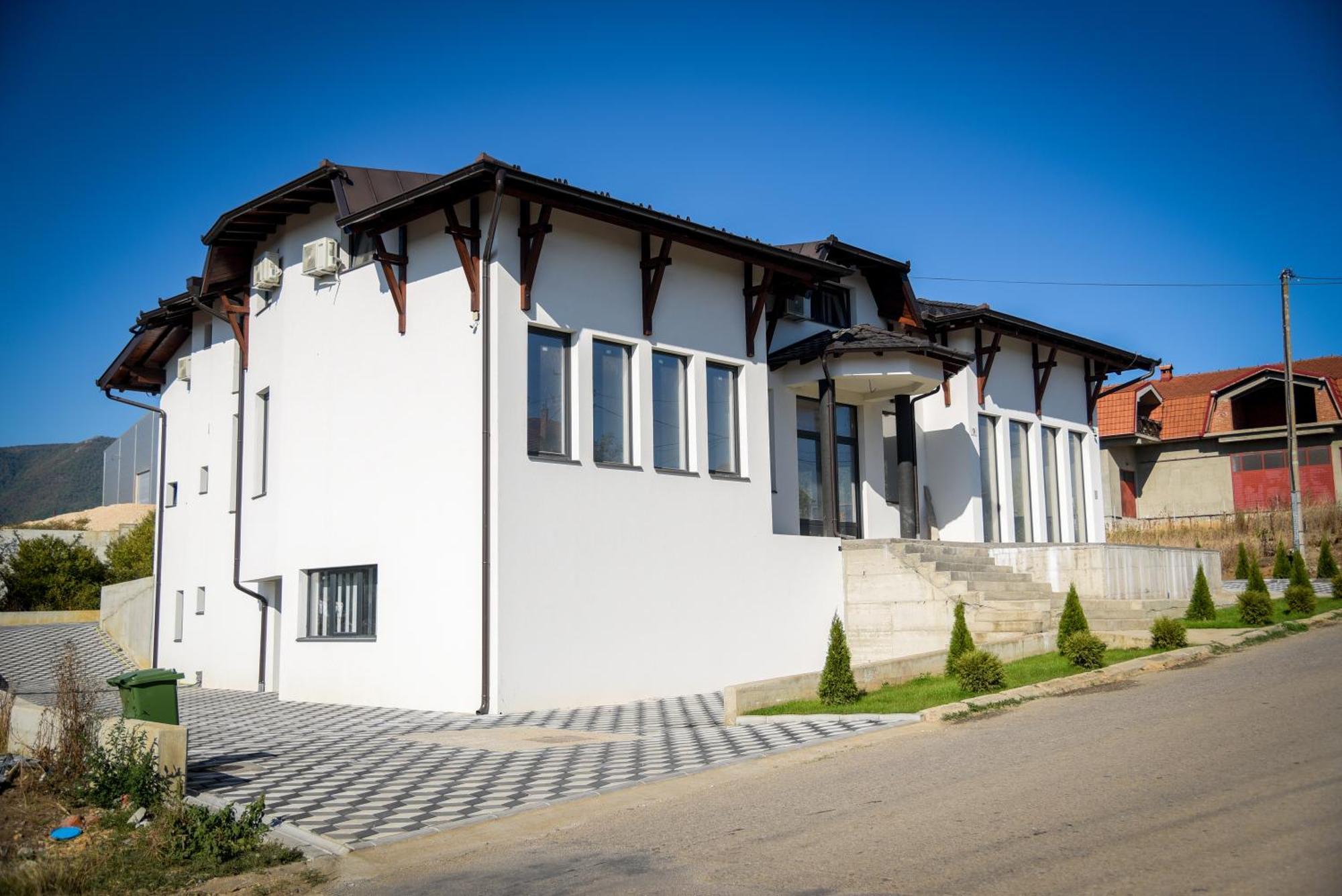 Prenociste Adria Aparthotel Vranje Exteriör bild